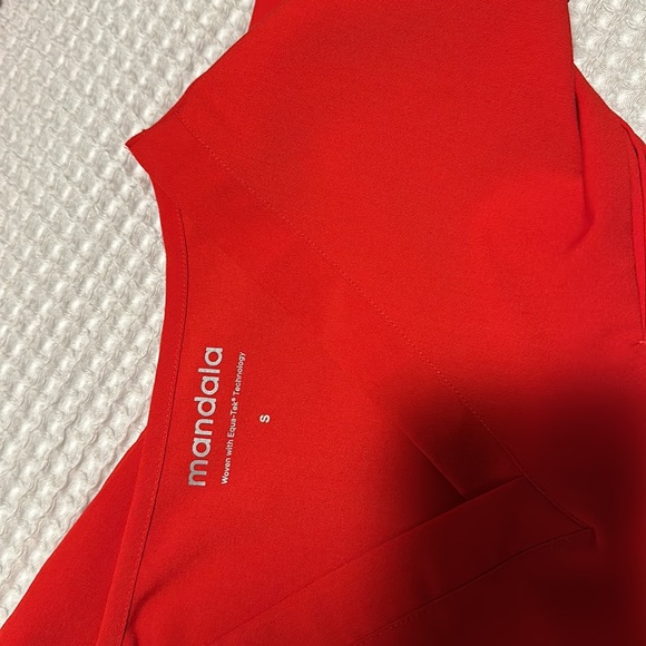 MANDALA RED SCRUB TOP - Picture 4 of 4